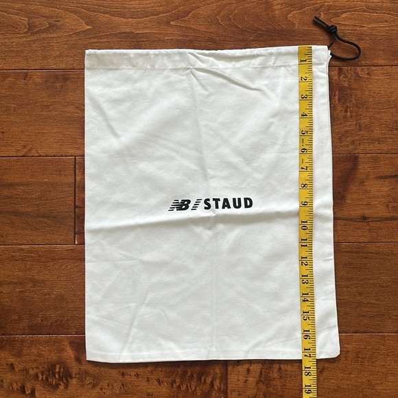 New Balance Staud Large White Dust bag - Picture 4 of 5